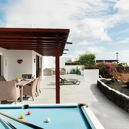 Villa Tijuana - 3 Bedroom - Perfect For Families - Great Pool Area - Pool Table *