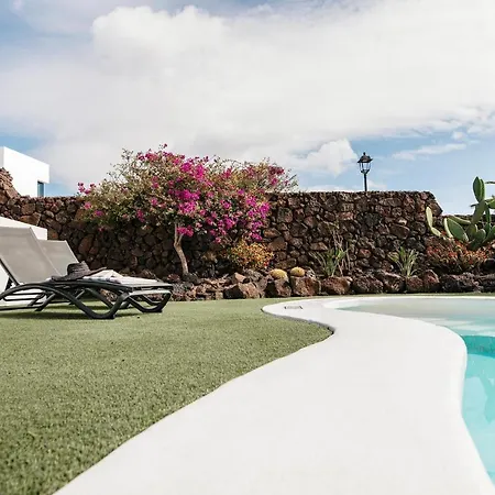 Villa Tijuana - 3 Bedroom - Perfect For Families - Great Pool Area - Pool Table Puerto del Carmen (Lanzarote)