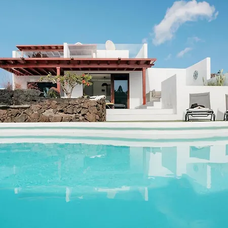 Villa Tijuana - 3 Bedroom - Perfect For Families - Great Pool Area - Pool Table Puerto del Carmen (Lanzarote)